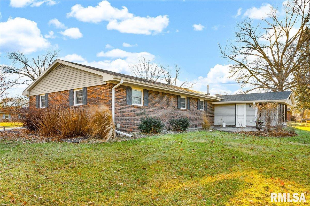 192 Potawatomi Road Galesburg, IL 61401 - Photo 5 of 49
