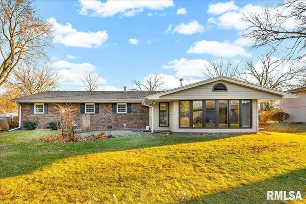 $292,500 | 192 Potawatomi Road, Galesburg, IL 61401