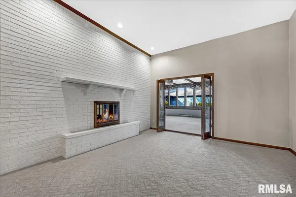 $292,500 | 192 Potawatomi Road, Galesburg, IL 61401