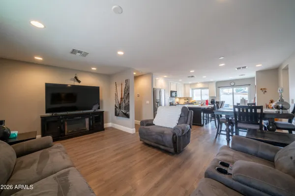 $525,000 | 5242 North 19th Drive, Phoenix, AZ 85015