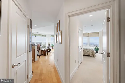 $1,100,000 | 50 South 16th Street, Unit 4210, Philadelphia, PA 19103