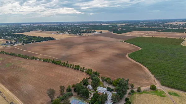 $25,000,000 | 10464 East Herndon Avenue, Clovis, CA 93619