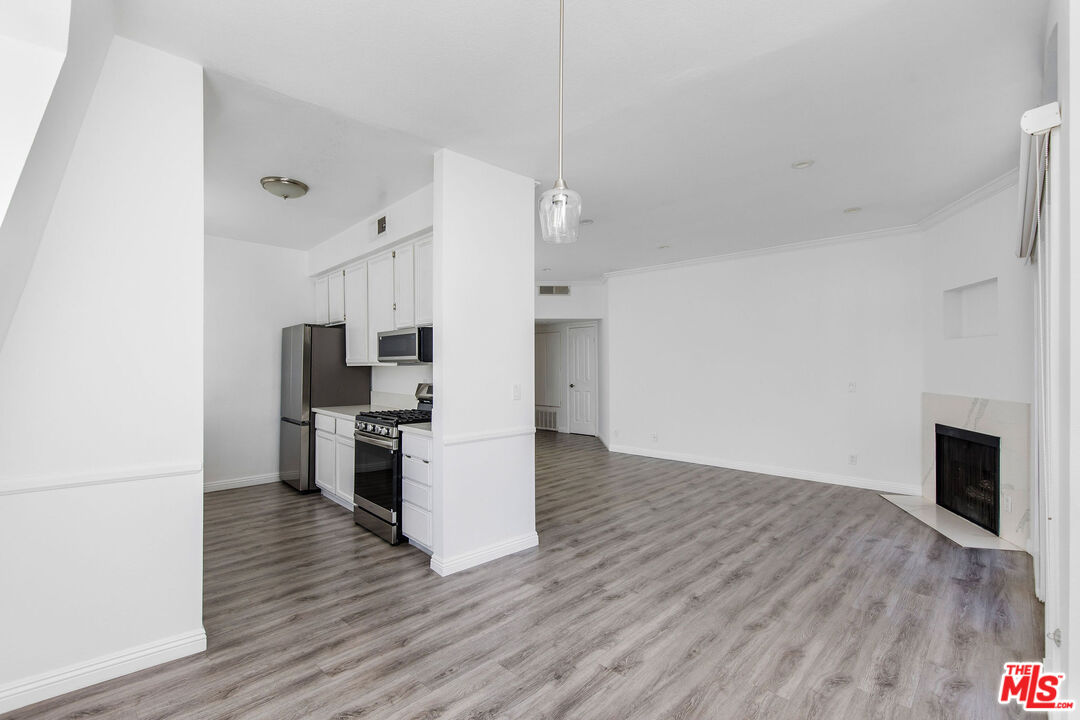 9800 Vidor Drive, Unit 303 Los Angeles, CA 90035 - Photo 12 of 19