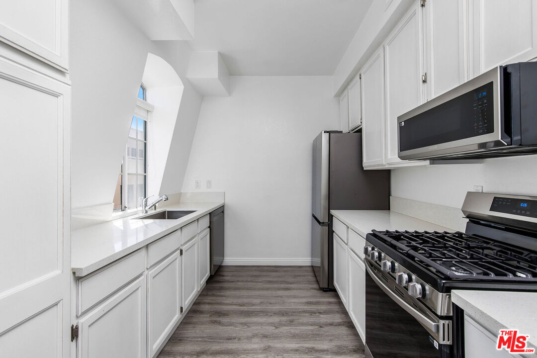 9800 Vidor Drive, Unit 303 Los Angeles, CA 90035 - Photo 13 of 19