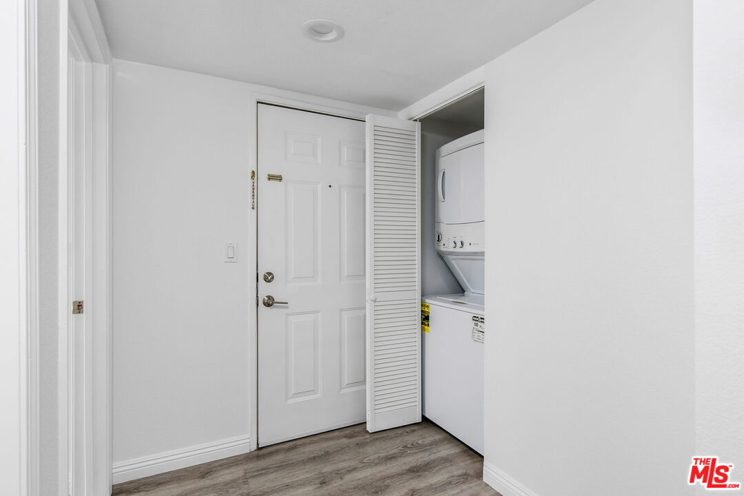 9800 Vidor Drive, Unit 303 Los Angeles, CA 90035 - Photo 15 of 19