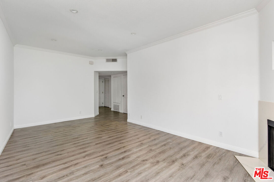 9800 Vidor Drive, Unit 303 Los Angeles, CA 90035 - Photo 3 of 19