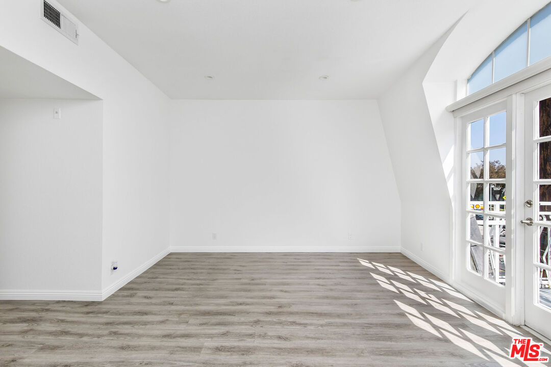 9800 Vidor Drive, Unit 303 Los Angeles, CA 90035 - Photo 7 of 19