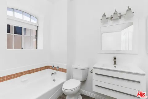 $3,895 | 9800 Vidor Drive, Unit 303, Los Angeles, CA 90035