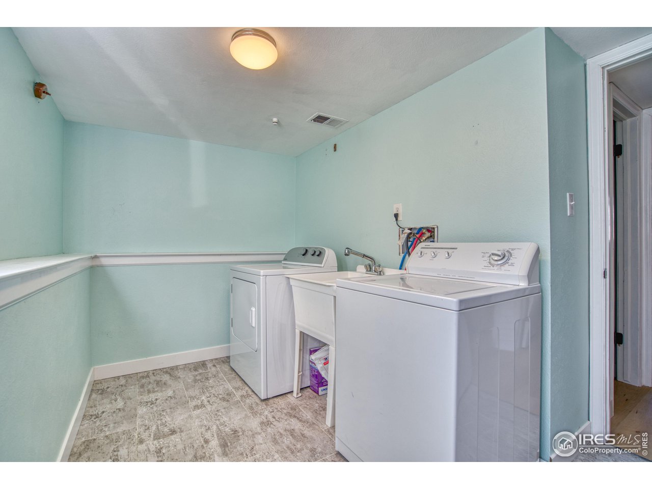 2154 Stuart Street Longmont, CO 80501 - Photo 25 of 27 a utility room with dryer and washer
