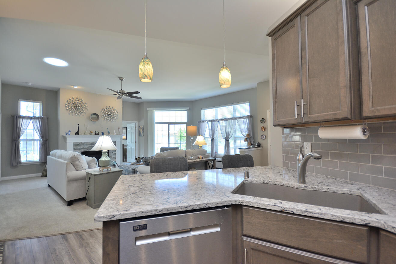 4380 Nighthawk Trail Brookfield, WI 53005 - Photo 25 of 37 Kitchen