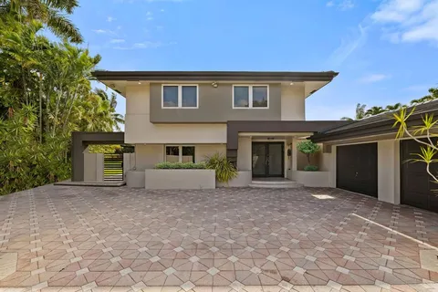 a view of a house with a outdoor space
