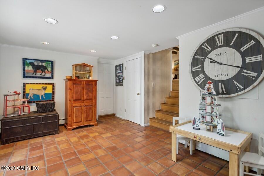 21 Stanwich Lane Greenwich, CT 06830 - Photo 13 of 45 a living room with furniture and a mirror