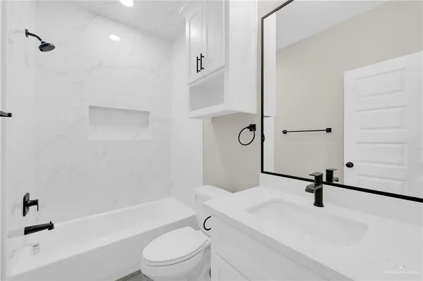 $1,000 | 905 Crestview Street, Unit 2, Weslaco, TX 78596