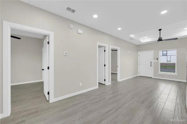 $1,000 | 905 Crestview Street, Unit 2, Weslaco, TX 78596