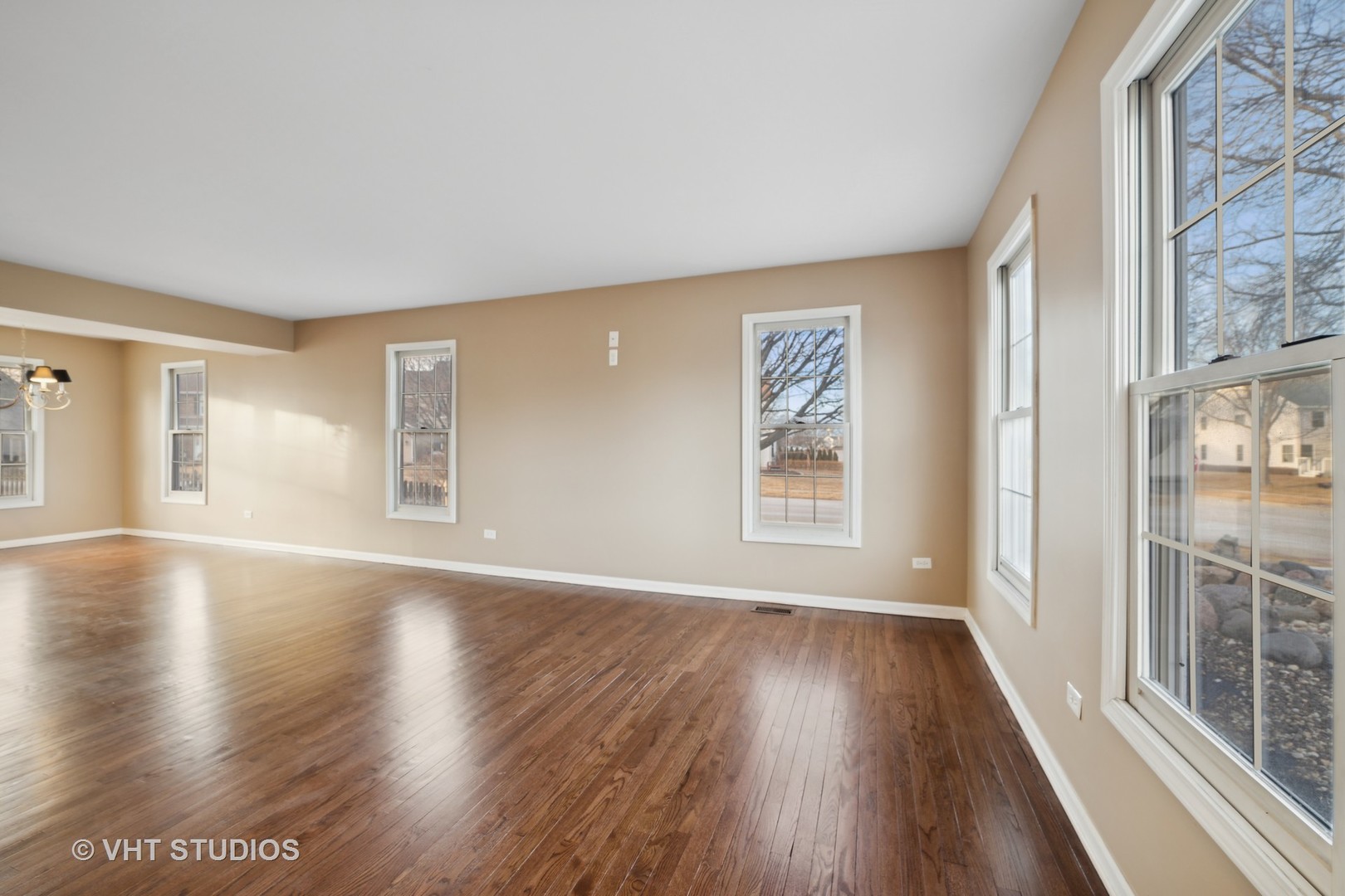 1300 Umbdenstock Road Elgin, IL 60123 - Photo 4 of 29 Gallery Image 4
