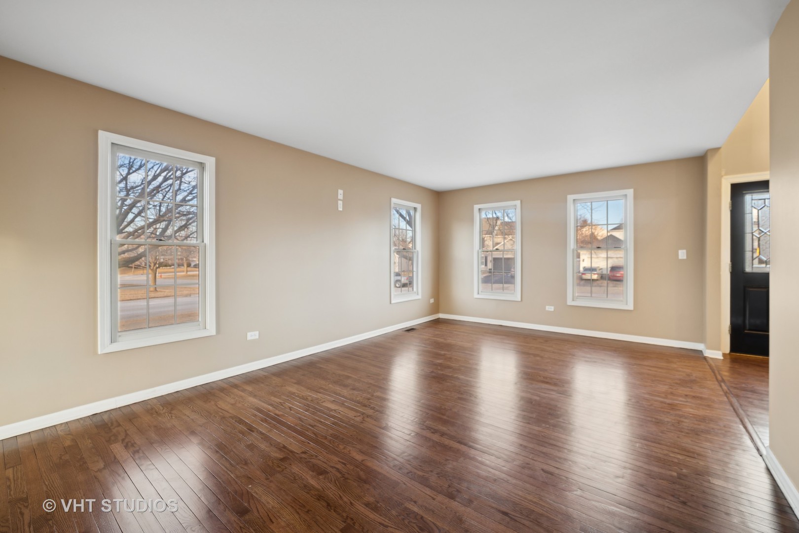 1300 Umbdenstock Road Elgin, IL 60123 - Photo 5 of 29 Gallery Image 5