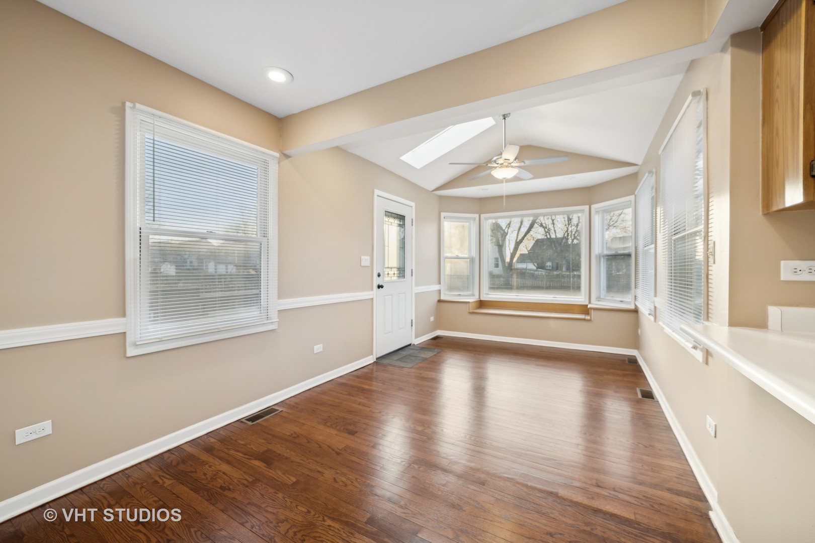 1300 Umbdenstock Road Elgin, IL 60123 - Photo 10 of 29 Gallery Image 10