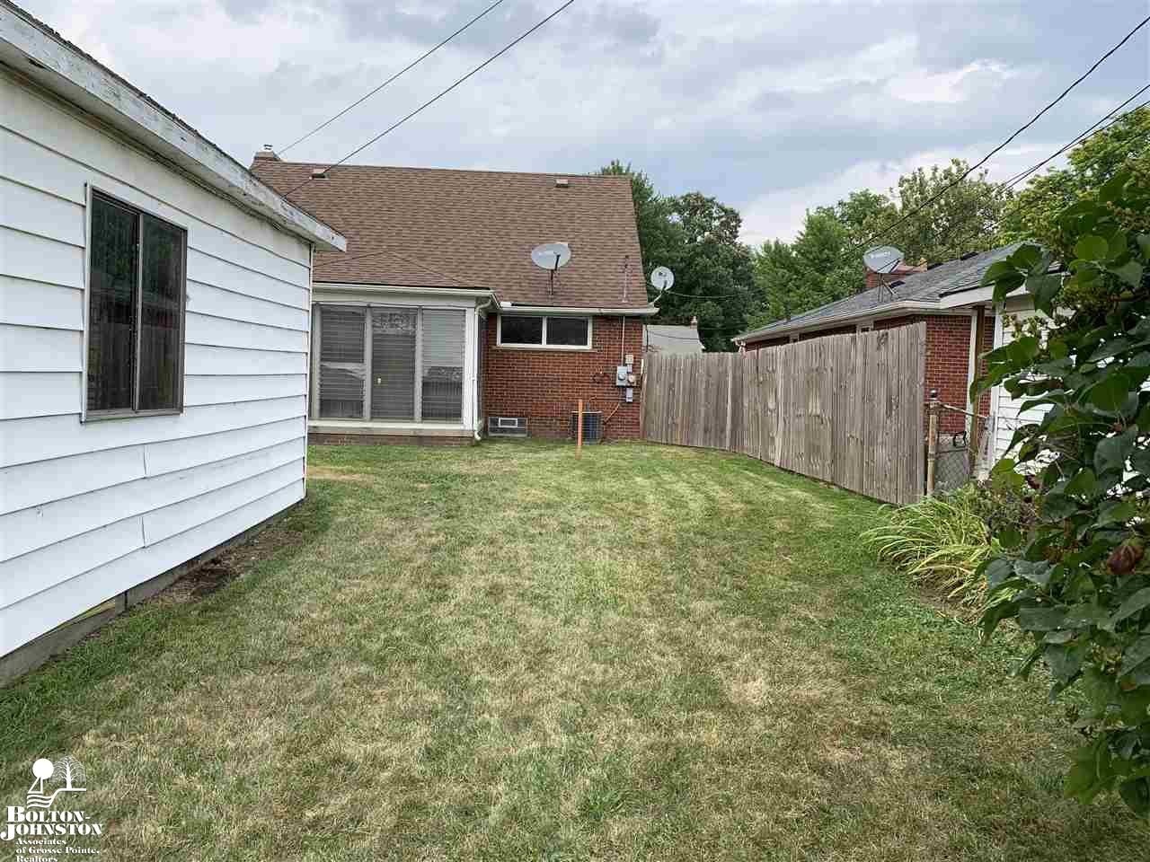 20928 Littlestone Road Harper Woods, MI 48225 - Photo 9 of 27