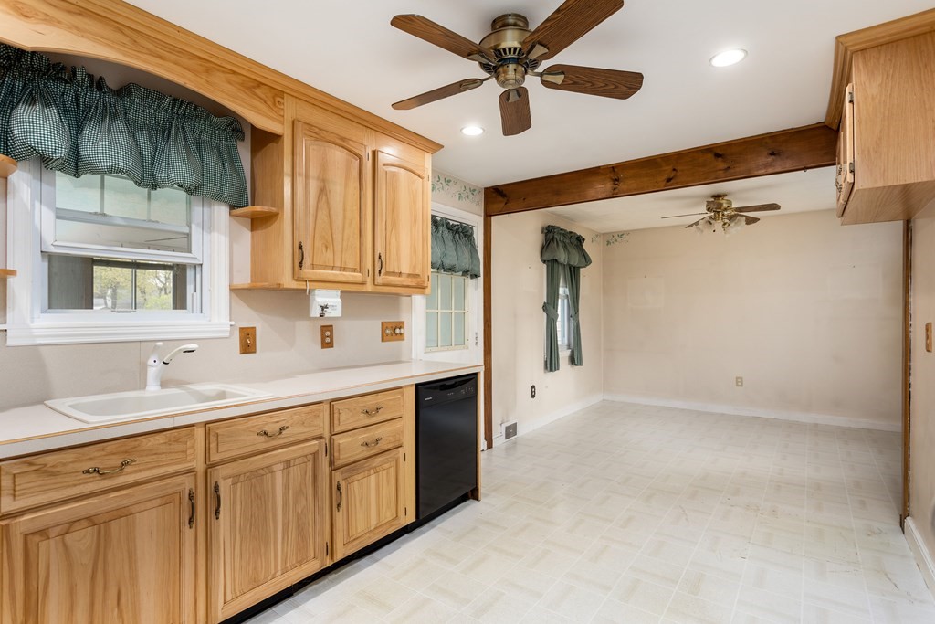 8 Forrest Road Northborough, MA 01532 - Photo 6 of 20 Gallery Image 6