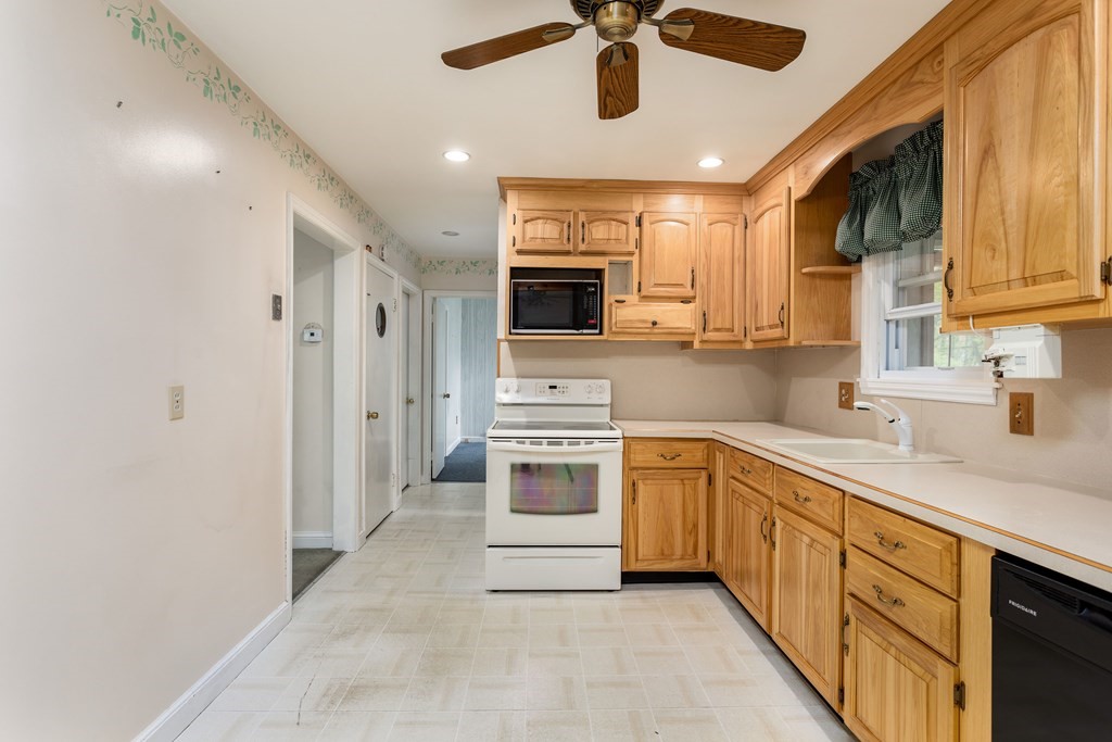 8 Forrest Road Northborough, MA 01532 - Photo 7 of 20 Gallery Image 7