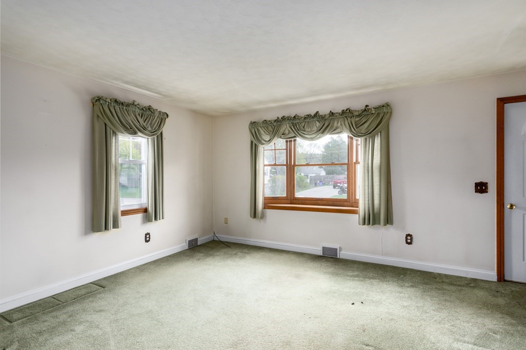 8 Forrest Road Northborough, MA 01532 - Photo 9 of 20 Gallery Image 9