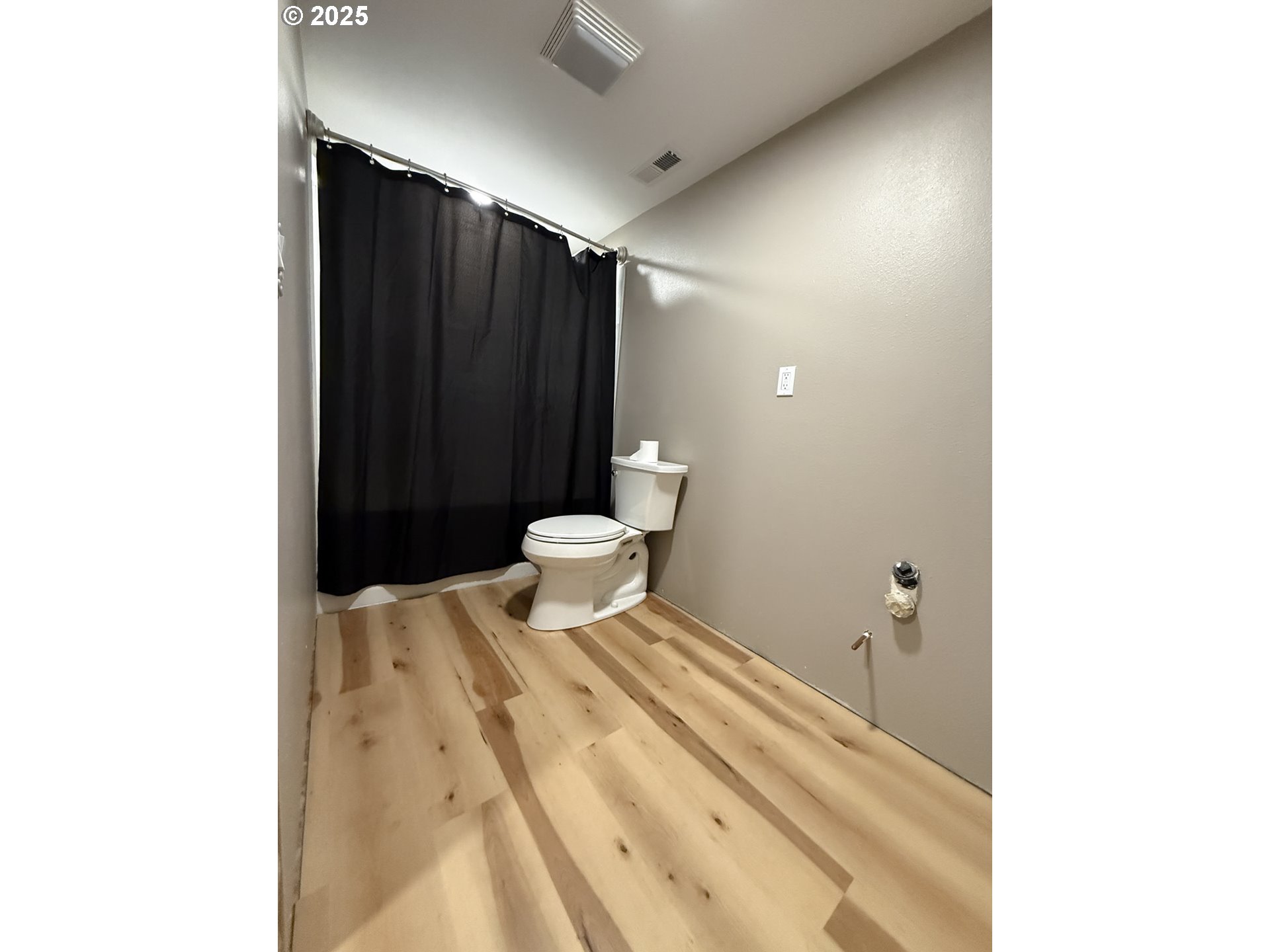 26609 South Elwood Road Colton, OR 97017 - Photo 37 of 38 a bathroom with a sink and a toilet