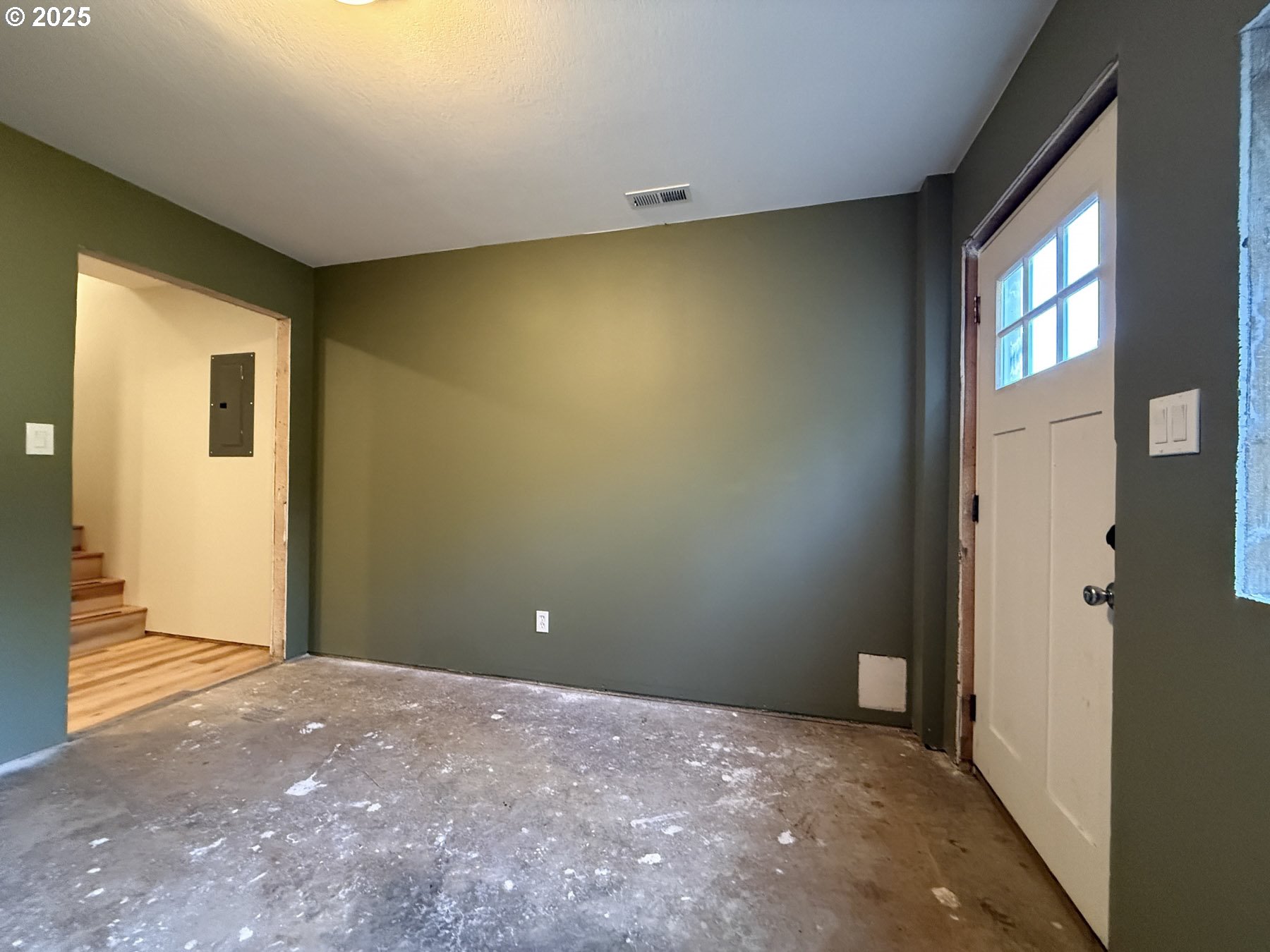 26609 South Elwood Road Colton, OR 97017 - Photo 38 of 38 a view of a big room with windows and closet