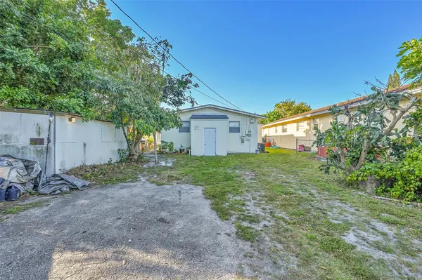 $1,975 | 2409 Taft Street, Hollywood, FL 33020