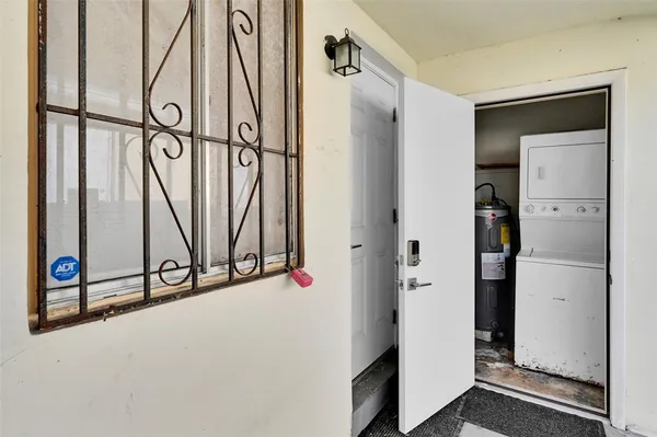 $1,975 | 2409 Taft Street, Hollywood, FL 33020
