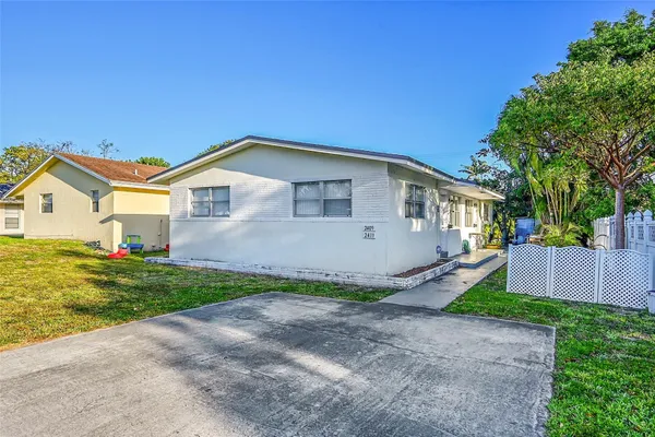 $1,975 | 2409 Taft Street, Hollywood, FL 33020