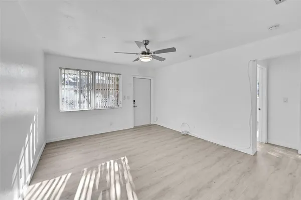 $1,975 | 2409 Taft Street, Hollywood, FL 33020