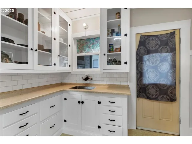 $319,900 | 205 North 3rd Street, Jefferson, OR 97352