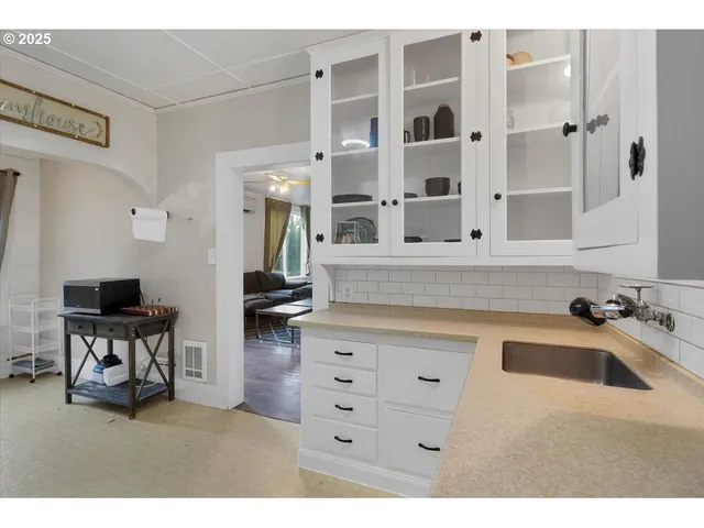 $319,900 | 205 North 3rd Street, Jefferson, OR 97352