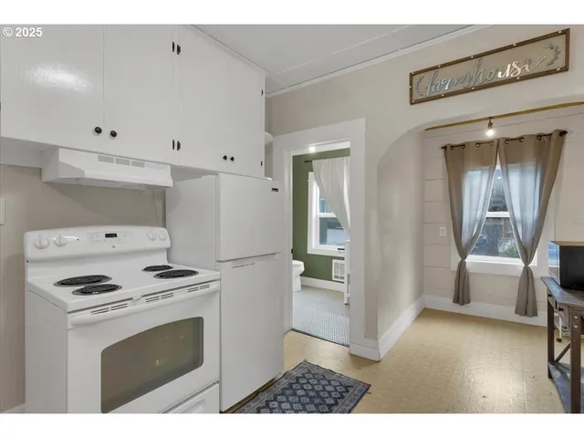 $319,900 | 205 North 3rd Street, Jefferson, OR 97352