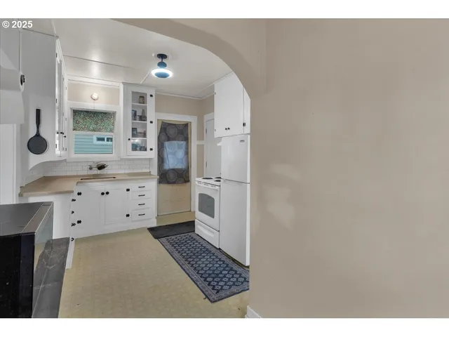 $319,900 | 205 North 3rd Street, Jefferson, OR 97352