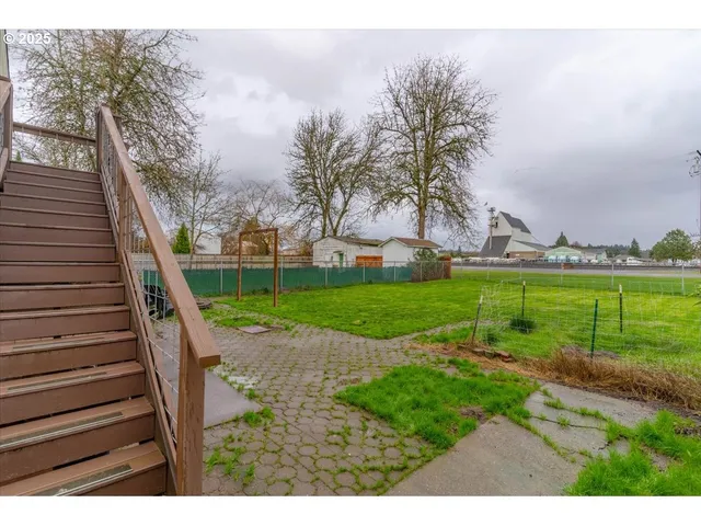 $319,900 | 205 North 3rd Street, Jefferson, OR 97352