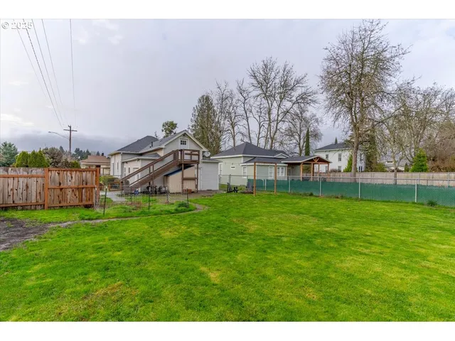 $319,900 | 205 North 3rd Street, Jefferson, OR 97352