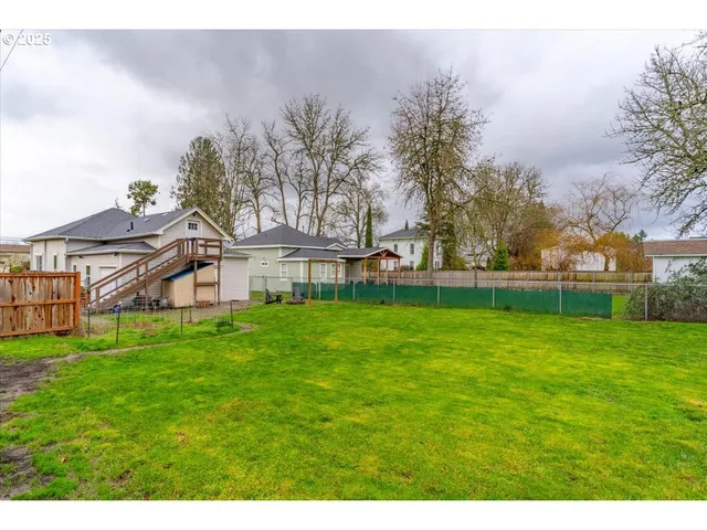 $319,900 | 205 North 3rd Street, Jefferson, OR 97352