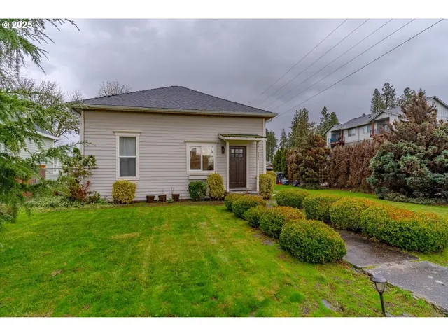 $319,900 | 205 North 3rd Street, Jefferson, OR 97352