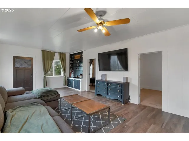 $319,900 | 205 North 3rd Street, Jefferson, OR 97352