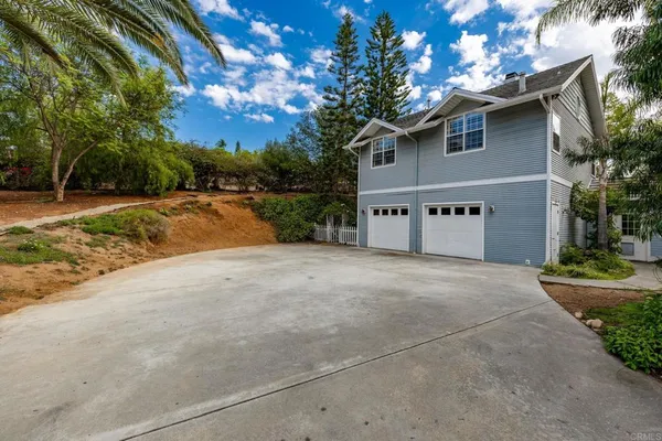 $1,595,000 | 3352 Vía Zara, Fallbrook, CA 92028