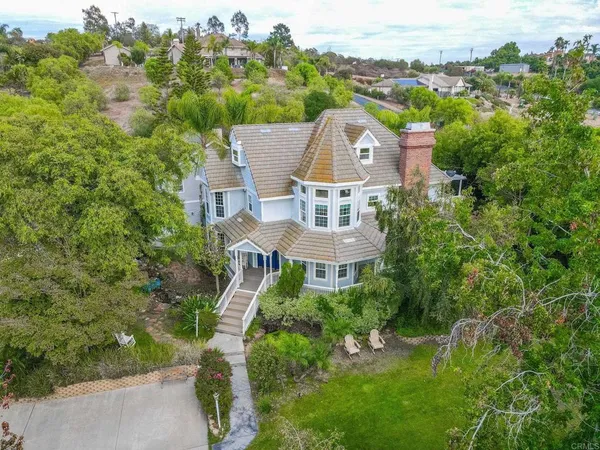 $1,595,000 | 3352 Vía Zara, Fallbrook, CA 92028