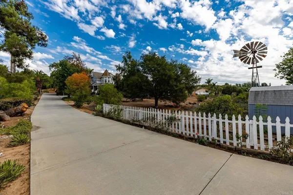 $1,595,000 | 3352 Vía Zara, Fallbrook, CA 92028