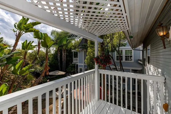 $1,595,000 | 3352 Vía Zara, Fallbrook, CA 92028