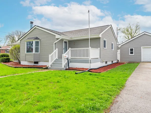 $319,999 | 3541 Washington Street, Lansing, IL 60438