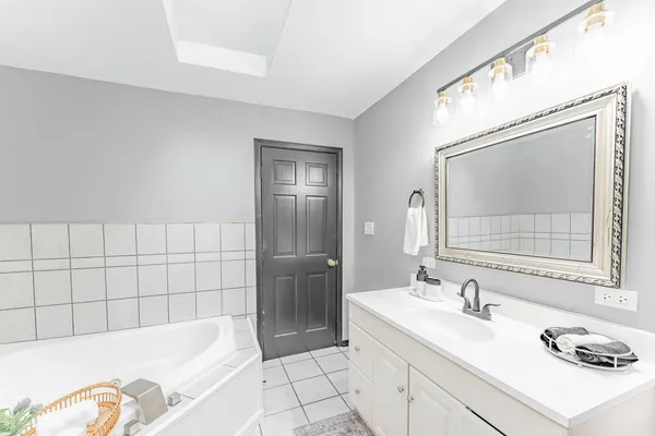 $319,999 | 3541 Washington Street, Lansing, IL 60438