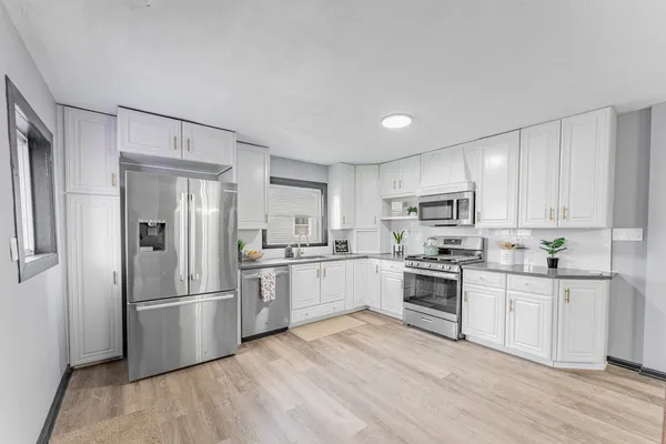 $319,999 | 3541 Washington Street, Lansing, IL 60438