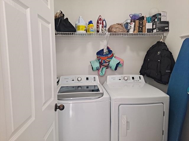 4356 Cedar Hills Road Memphis, TN 38135 - Photo 7 of 18 a utility room with dryer and washer