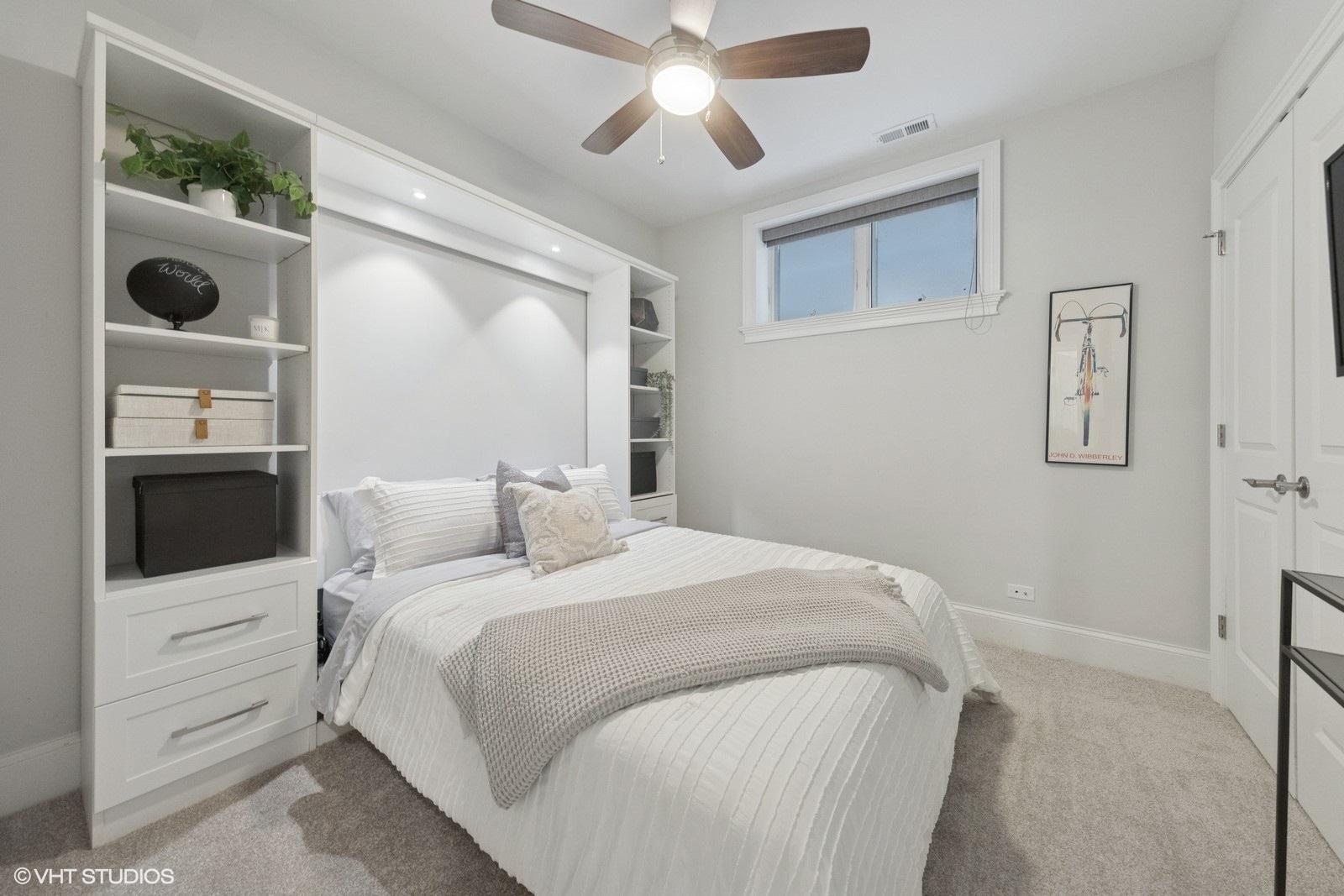 1833 West Addison Street, Unit 1S Chicago, IL 60613 - Photo 15 of 21 a bedroom with a bed and a window