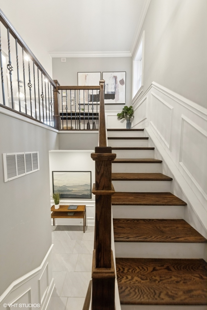 1833 West Addison Street, Unit 1S Chicago, IL 60613 - Photo 18 of 21 a view of entryway
